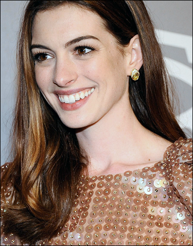 Anne Hathaway At Golden Globes 2010. Anne Hathaway was looking